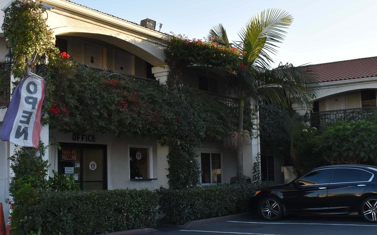 Exterior of Dynasty Suites Santa Fe Springs